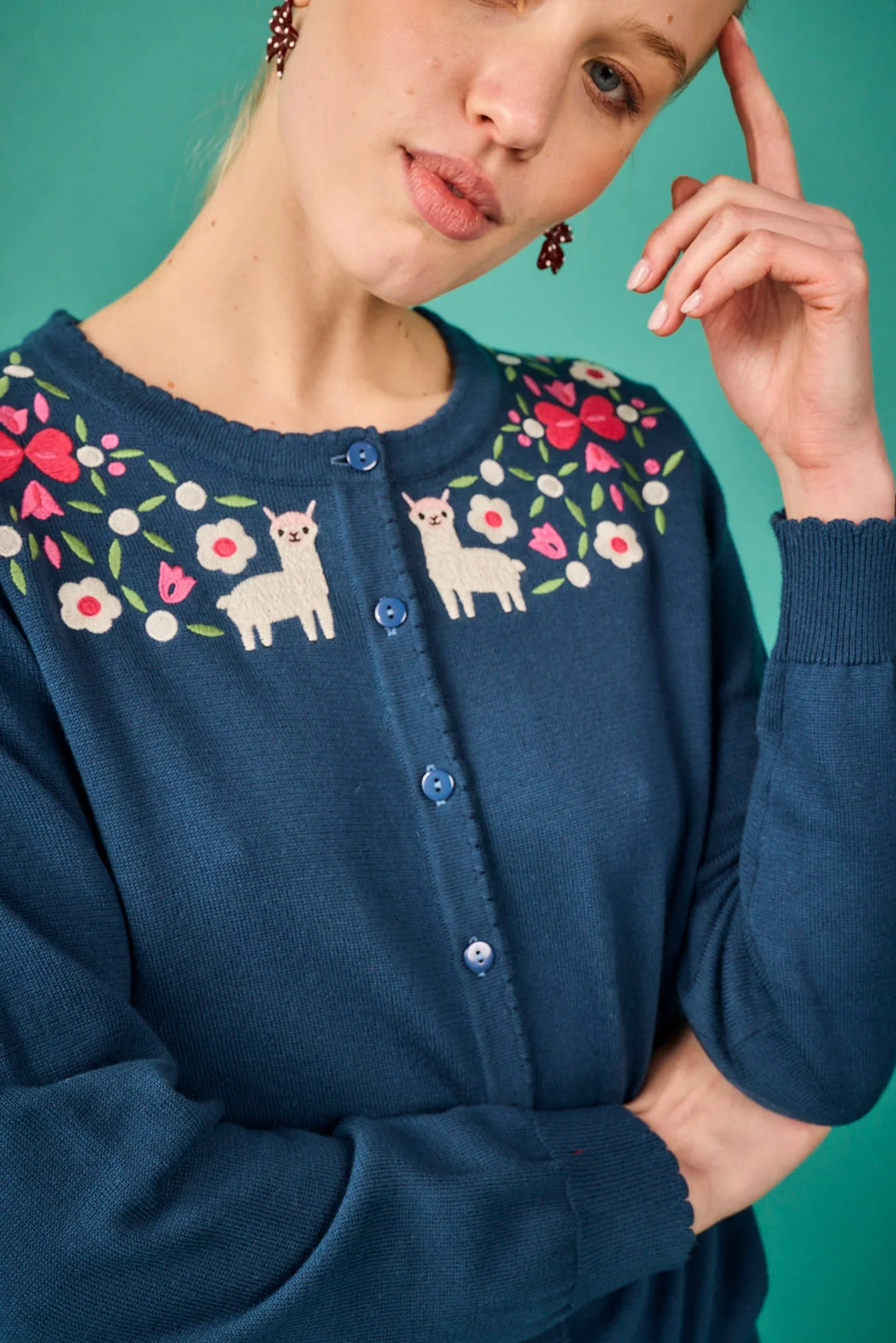 CARDIGAN LLAMAS Y FLORES - Imagen 3